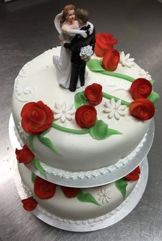 Baker Kristiansen - Klassisk bryllupskake på stativ