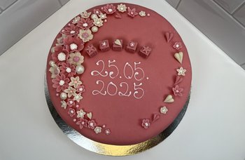 Tor Sevaldsen - Vår dåpskake rosa