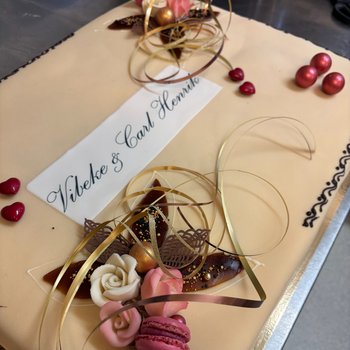 Trygstad bakeri - Firkantet bryllupskake
