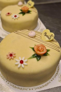 Baker Kristiansen - Marsipankake (morsdag)