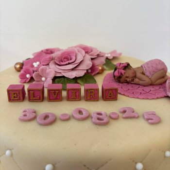 Ødegaarden Bakeri - Dåpskake 2 etasjer m/ blomster og putemønster