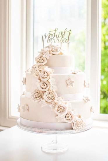 Rosenborg bakeri - Bryllupskake Blomsterdryss 3 etg.