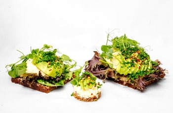 Nybroe Smörrebröd - Avocado & Äggcrème - snitt