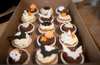Vaaland Dampbakeri & Conditori - Cupcakes pakke - halloween pyntet