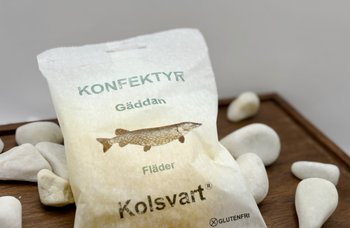 Monrads - Godisfiskar, Kolsvart