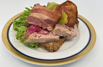 Bakeriet Mo i Rana - Dansk smørbrød med leverpostei og bacon