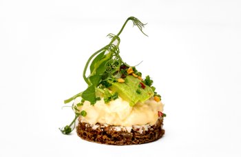 Nybroe Smörrebröd - Avocado & Äggcrème - snitt