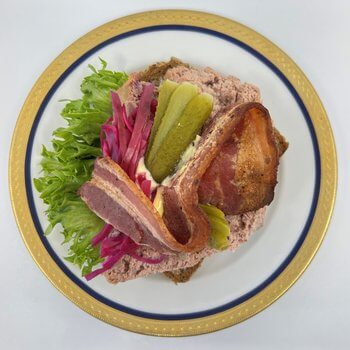 Bakeriet Mo i Rana - Dansk smørbrød med leverpostei og bacon